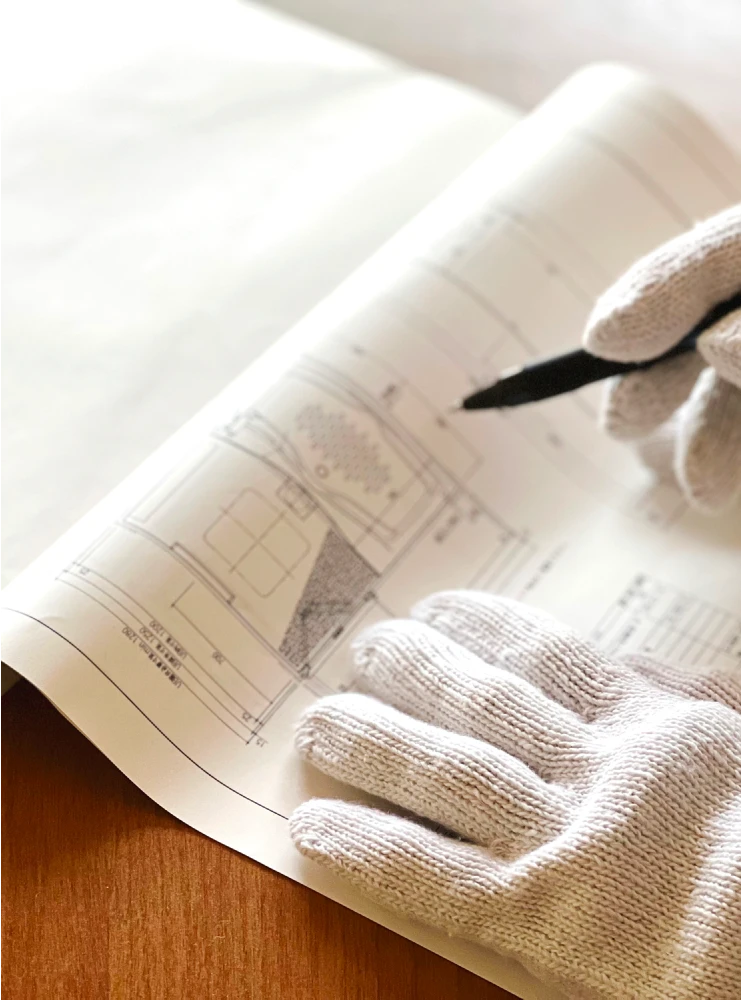 設計書を書いている写真